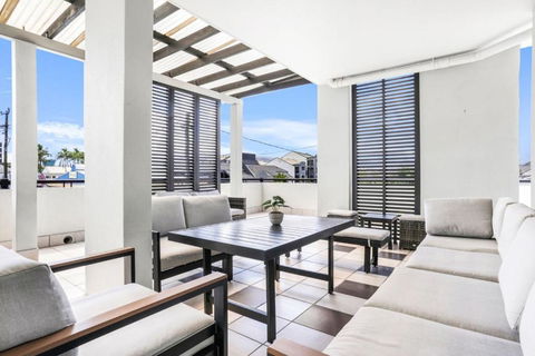 Accent On McLeod - Breezy Outdoor Living - Perths Hotel 1