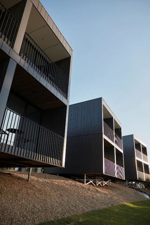 Accommodation @ Curlewis - Perths Hotel 2