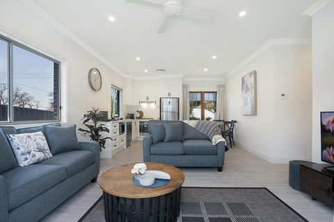 Accommodation Hunter - Adams Street Maitland - Perths Hotel 3