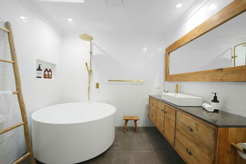 Acreage Estate -Ponies -Tennis Court -Spa - Perths Hotel 4