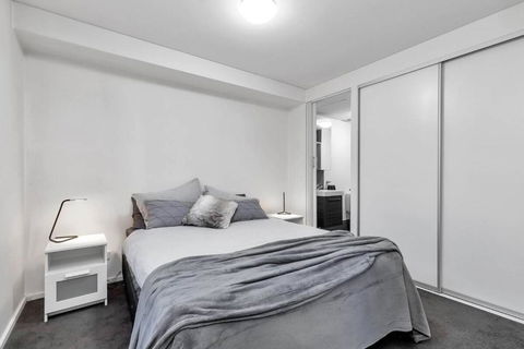 Adelaide CBD, East End Delight! Wifi, Central, Cafe - Perths Hotel 1