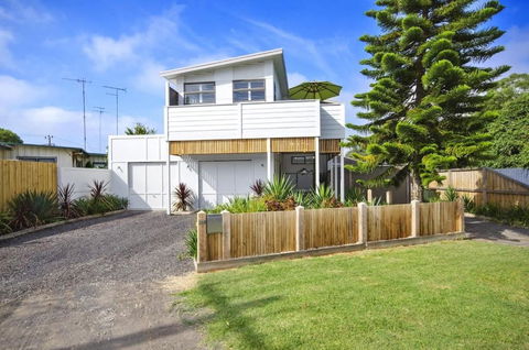 Adrift At Ocean Grove - Perths Hotel 0