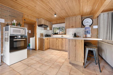 Affordable GEM In The Heart Of Inverloch - Perths Hotel 2