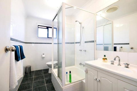 Affordable Gold Coast Holiday! - Perths Hotel 2