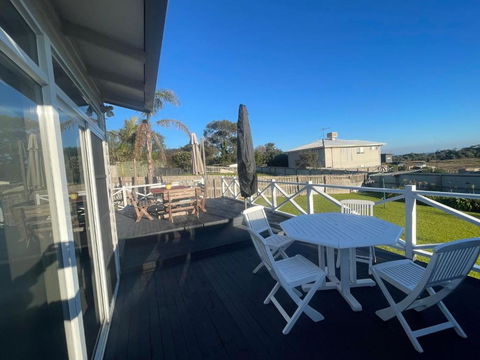 Ahoy Family Beach Escape - Perths Hotel 0