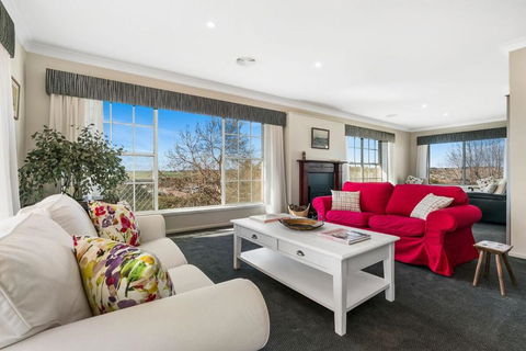 A House With A View, Molong. NSW - Perths Hotel 3