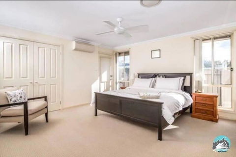 Aircabin - Tuggerawong - Lake Front - 9 Beds House - Perths Hotel 2
