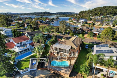 Aircabin - Woy Woy - Water Front - 6 Beds Lux Home - Perths Hotel 2
