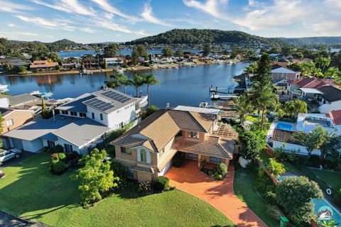 Aircabin - Woy Woy - Water Front - 6 Beds Lux Home - Perths Hotel 3
