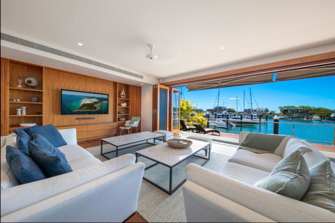 Airlie Beach Marina-Front Luxury At 10 The Cove - Perths Hotel 0