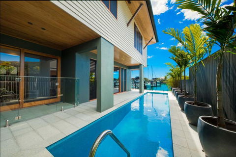 Airlie Beach Marina-Front Luxury At 10 The Cove - Perths Hotel 2