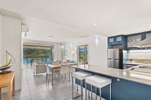 Airlie Beach Ocean Views & Resort Living @ 231 - Perths Hotel 4