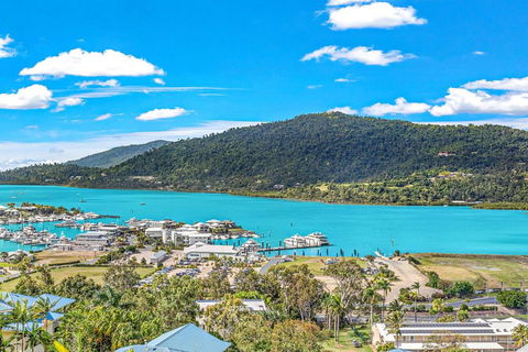 Airlie Beach Ocean Views & Resort Living @ 231 - Perths Hotel 1