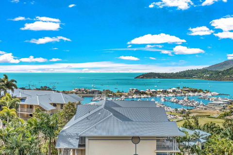 Airlie Beach Ocean Views & Resort Living @ 231 - Perths Hotel 3