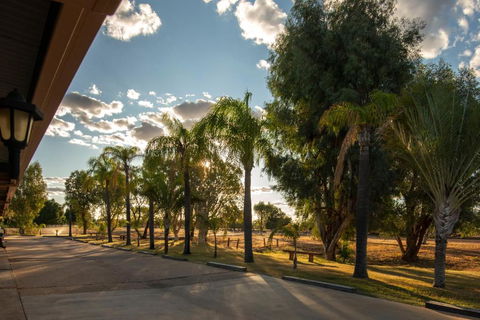 Albert Park Motor Inn-KING BEDS-POOL-SHADED PARKING - Perths Hotel 2