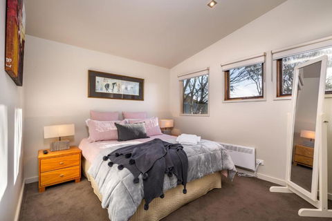Alinga - Perths Hotel 1