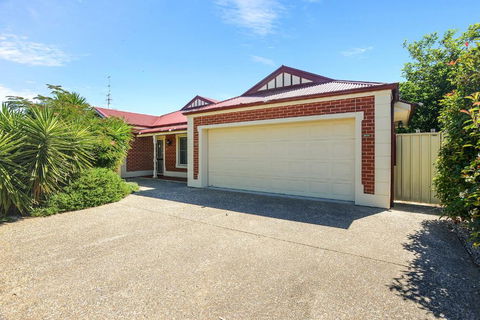 All Seasons Port Elliot Holiday House - Perths Hotel 1