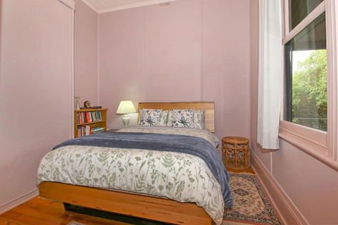 Allen Street - Perths Hotel 2