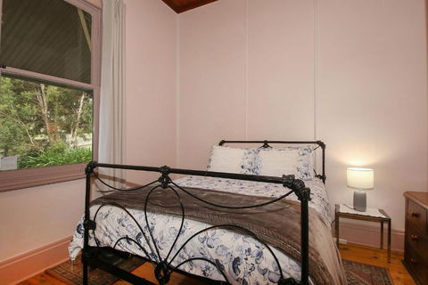 Allen Street - Perths Hotel 3