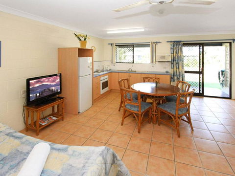 Alma Bay Holiday Unit 1 - Perths Hotel 1