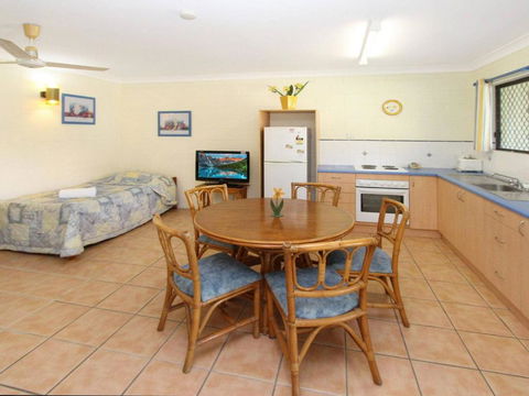 Alma Bay Holiday Unit 1 - Perths Hotel 2