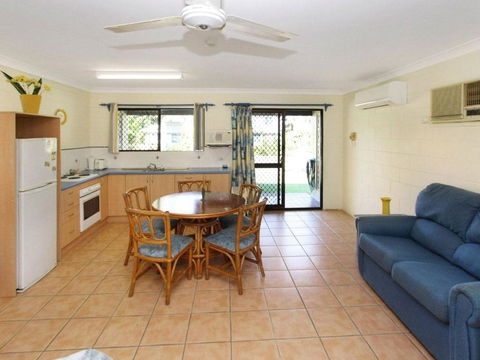 Alma Bay Holiday Unit 1 - Perths Hotel 3