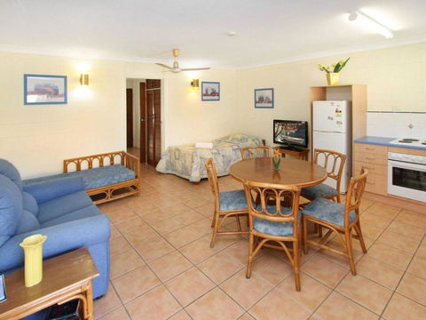 Alma Bay Holiday Unit 1 - Perths Hotel 4