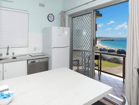 Aloha Beachside - Perths Hotel 0