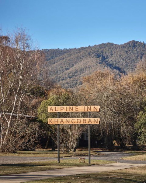 Alpine Inn - Perths Hotel 1