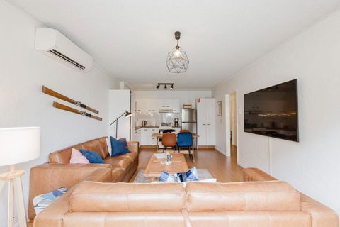Alpine Mountain View - 24 Of 13-15 Kirwan Close - Perths Hotel 0