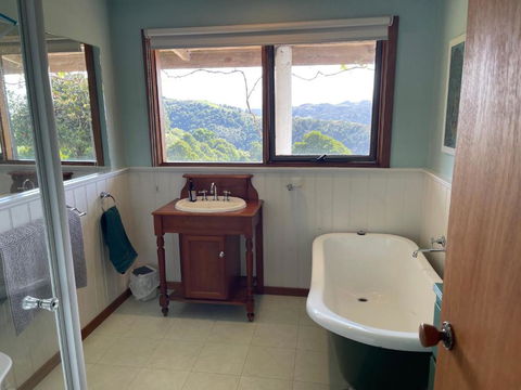 Alyeska Farm House - Perths Hotel 3