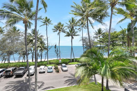Amaroo - Luxury Apartment Overlooking The Coral Sea - Perths Hotel 2
