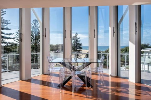 Amazing Currimundi Lakefront Ocean Penthouse - Perths Hotel 1