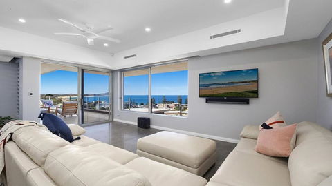 Amazing Views And Short Walk To Beach - Perths Hotel 3