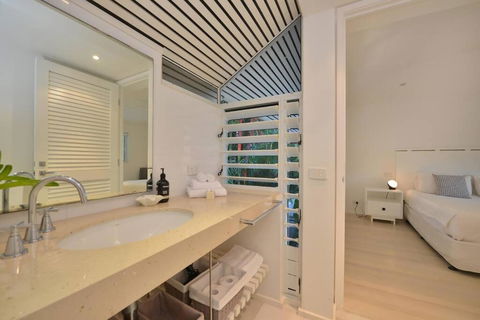 Anjea - Luxury 5 Bedroom Home By The Beach - Perths Hotel 3