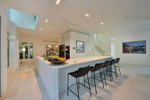 Anjea - Luxury 5 Bedroom Home By The Beach - Perths Hotel 4