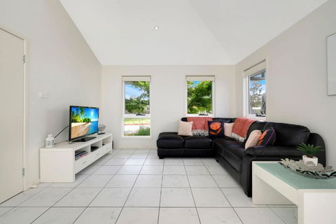 Annvilla - Two Bedroom Townhouse In Huskisson - Perths Hotel 4