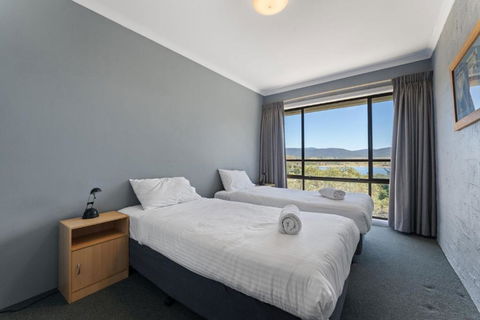 Alpine Mountain View 18 - 4BR L Mountain Views L Swimming Pool L Air-Con L WiFi - Perths Hotel 4