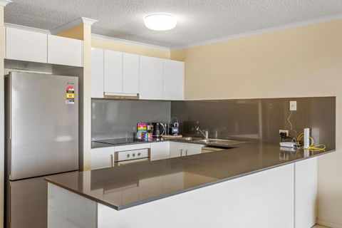 Albion Convenient Hideaway With Parking & Balcony - Perths Hotel 2