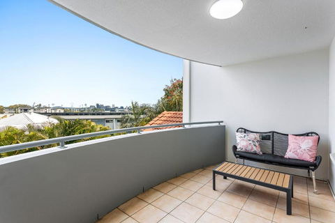 Albion Convenient Hideaway With Parking & Balcony - Perths Hotel 4