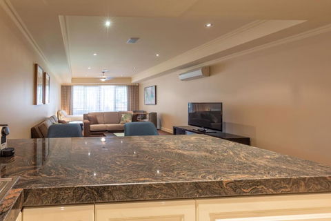 Apartment 2, 9 River Lane Mannum - Perths Hotel 2