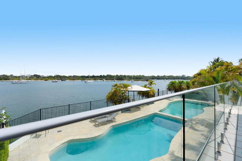 Aqua Linea 3 Noosa Parade 82 - Perths Hotel 2