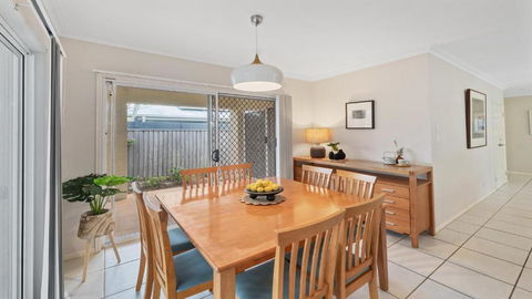 Aqua Links 70 The Drive Yamba - Perths Hotel 3