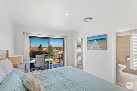Aquablue Holiday Home - Hot Spa & Pool - 2m Walk To Beaches - Perths Hotel 2