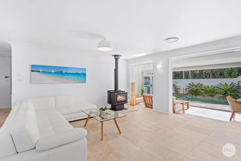 Aquablue Holiday Home - Hot Spa & Pool - 2m Walk To Beaches - Perths Hotel 3