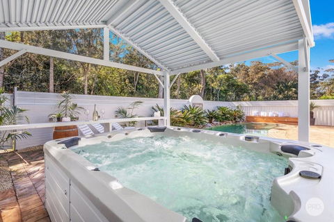 Aquablue Holiday Home - Hot Spa & Pool - 2m Walk To Beaches - Perths Hotel 1