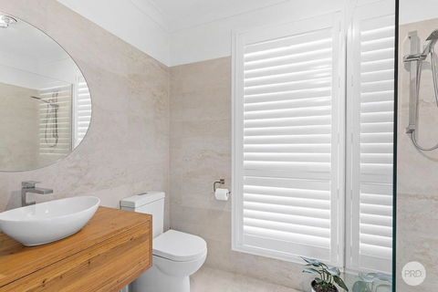 Aquablue Holiday Home - Hot Spa & Pool - 2m Walk To Beaches - Perths Hotel 4