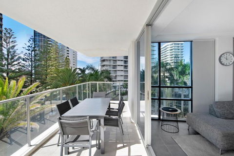 Artique 3 Bedroom Apartment Close To The Beach - CoastHM - Perths Hotel 4
