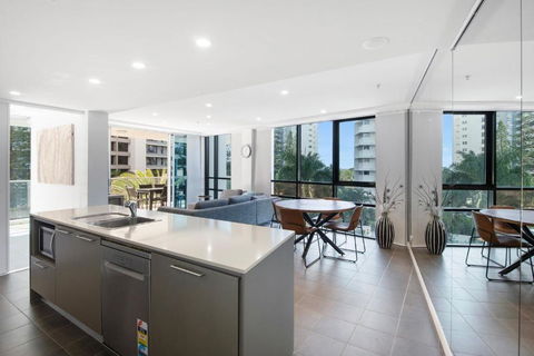 Artique 3 Bedroom Apartment Close To The Beach - CoastHM - Perths Hotel 2