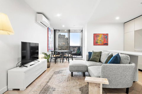 Artistic Urban Getaway Just Off Smith Street! - Perths Hotel 0